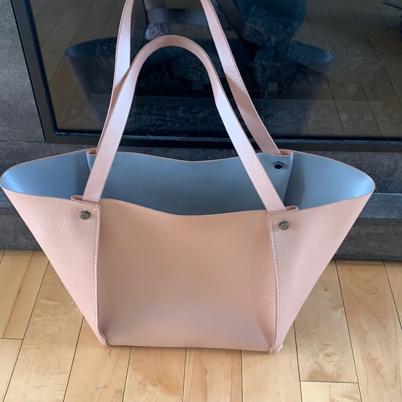 Neiman Marcus Handbags - Nwot Neiman Marcus rose gold blush pink structured tote bag